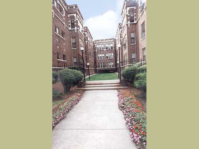 Oak Park Vintage Properties - Photo 2 of 7