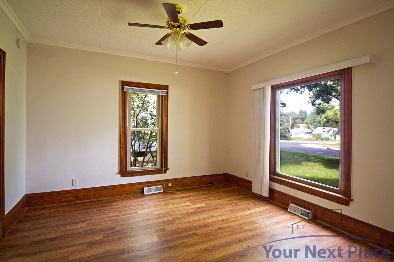 429 5th Avenue Northeast - Photo 3 of 14