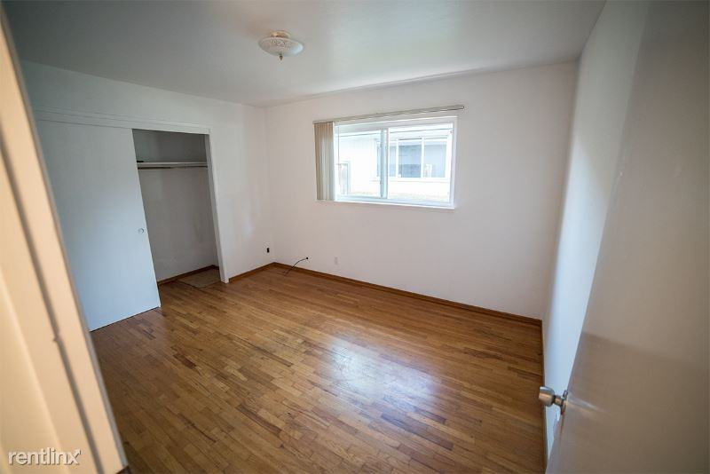 1452 Merry Ln - Photo 3 of 11