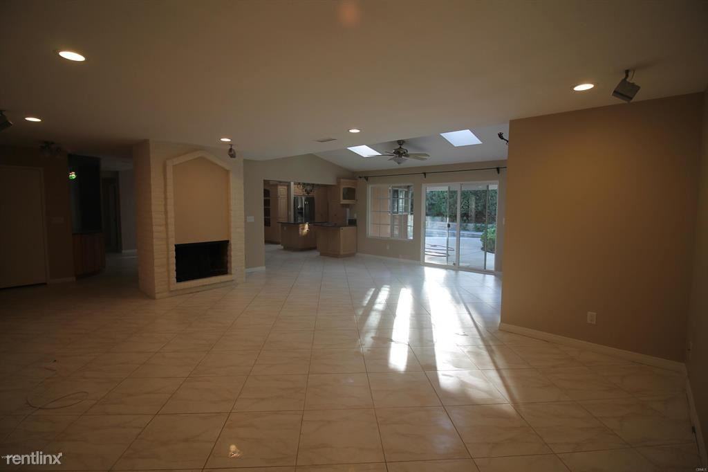 1279 Clayford Ave - Photo 2 of 10