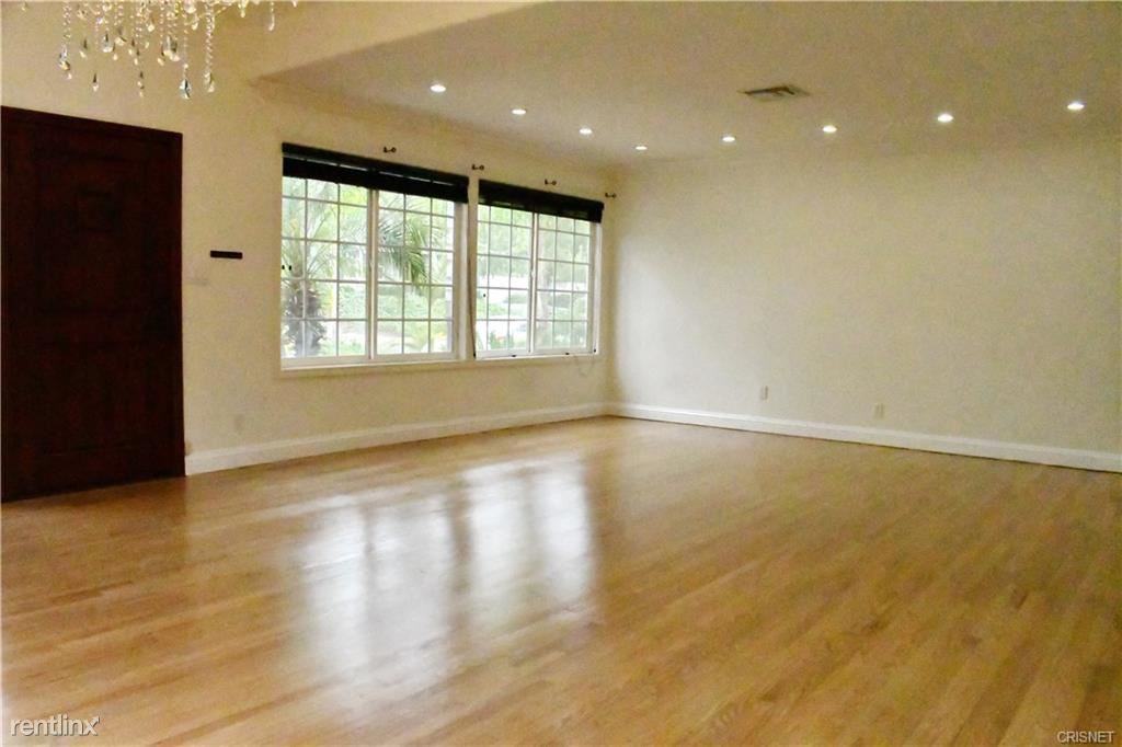 16707 Moorpark St - Photo 3 of 12