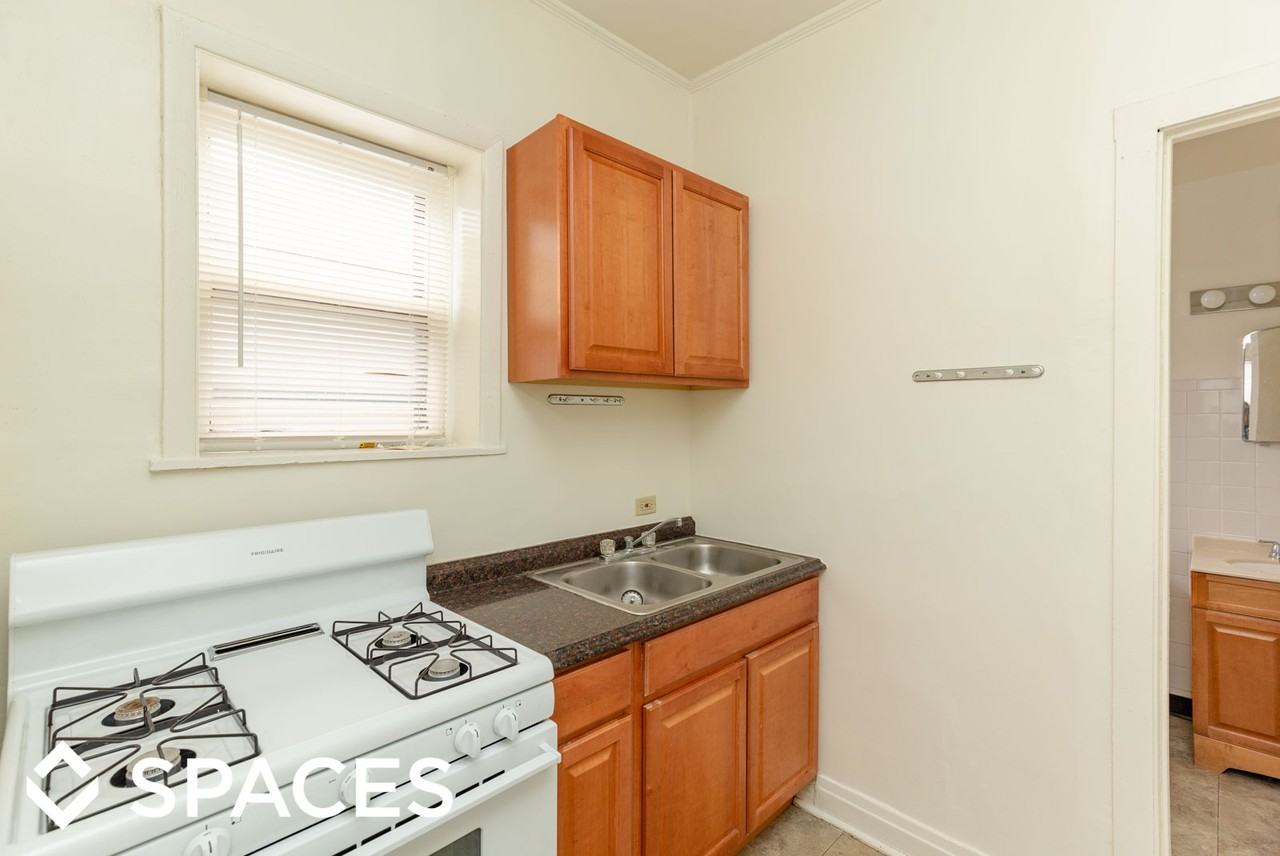 836 Sherman Ave - Photo 3 of 9