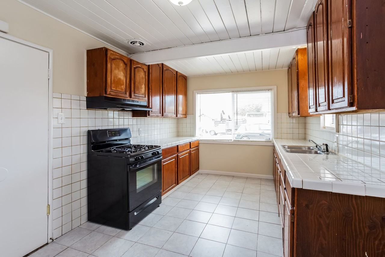 3106 Moyers Rd - Photo 3 of 13