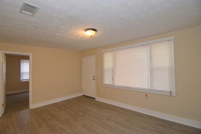 2142 Bayvale Rd - Photo 3 of 19