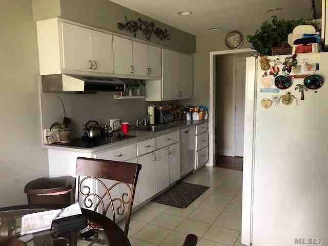 181 Maple Ave - Photo 3 of 12