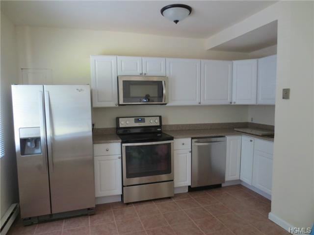 1815 Hunterbrook Rd - Photo 2 of 5