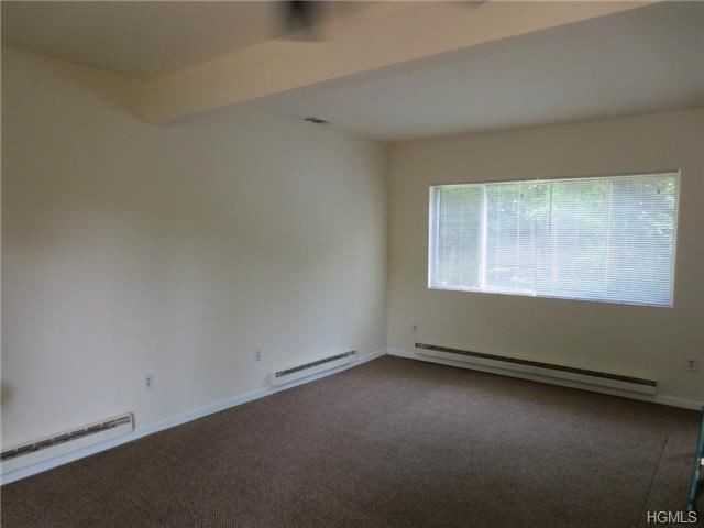 1815 Hunterbrook Rd - Photo 3 of 5