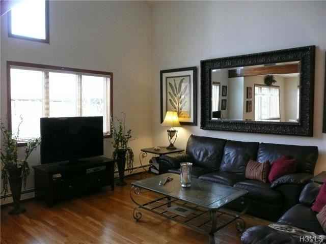 44 Omni Ct - Photo 3 of 30