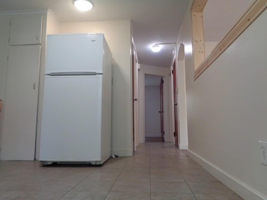 1046 Liberty St - Photo 3 of 9