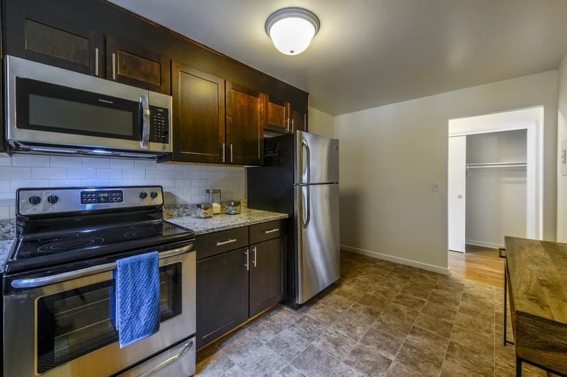 8 Captain Parker Arms - Photo 2 of 8