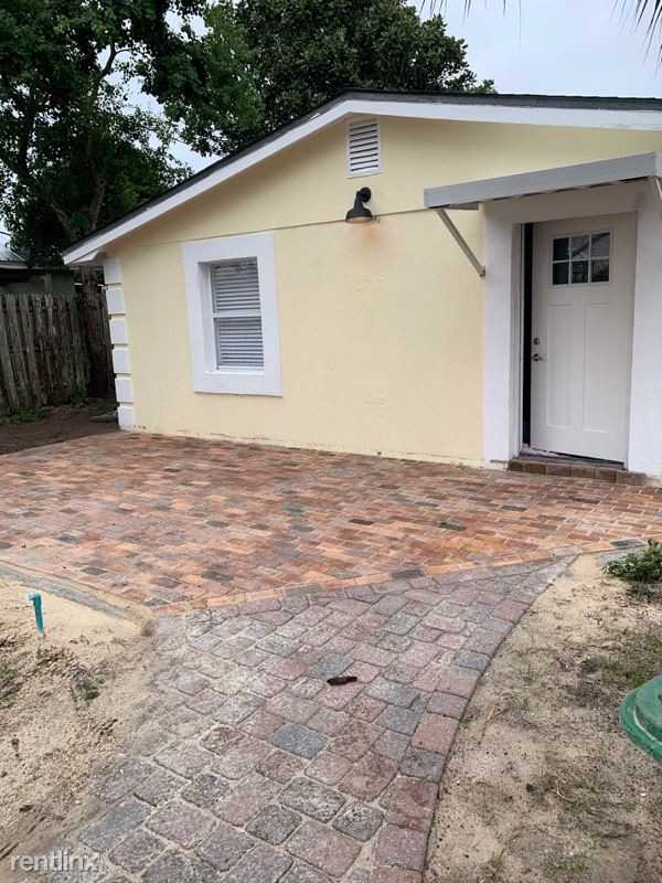 400A 400a Albatross St. - Photo 2 of 37