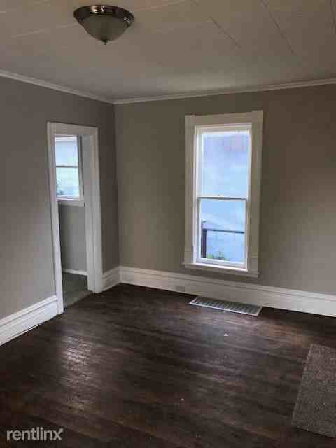 1320 Sanford St - Photo 2 of 10