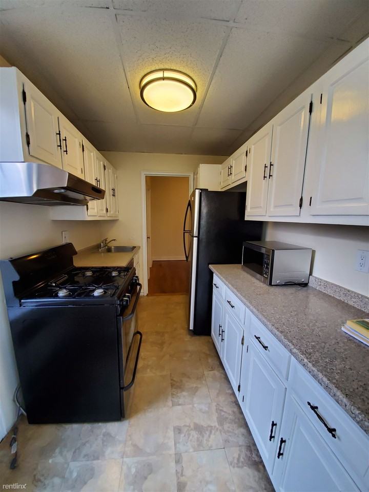 Strawberry Hill Ave - Photo 2 of 7