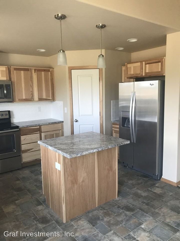 1714 Reservoir Loop - Photo 2 of 32