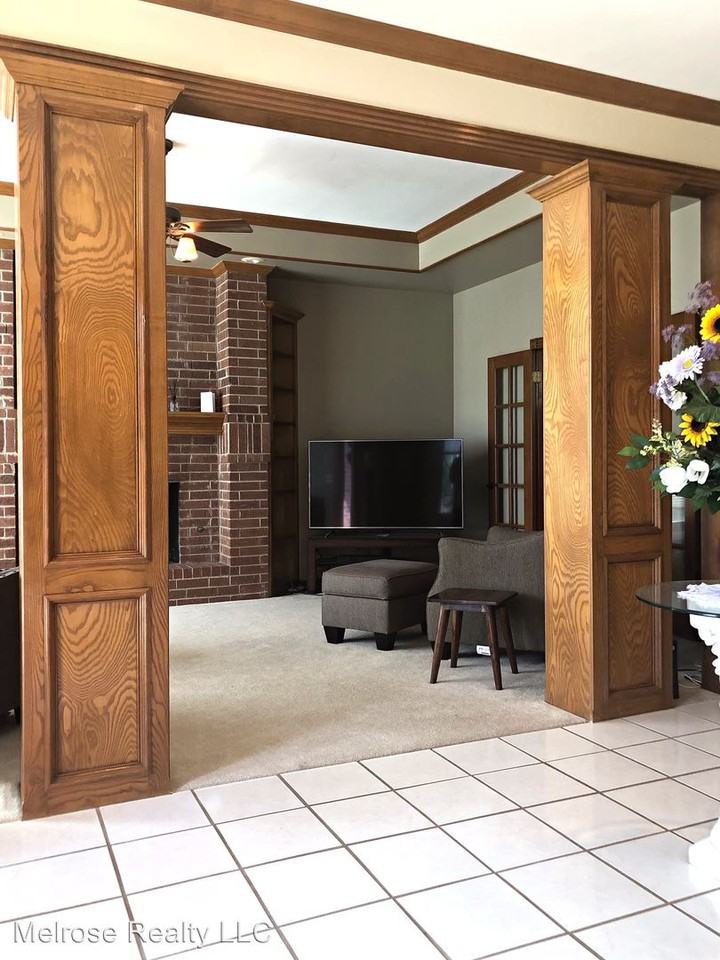 11705 Sundance Mountain Road - Photo 3 of 34