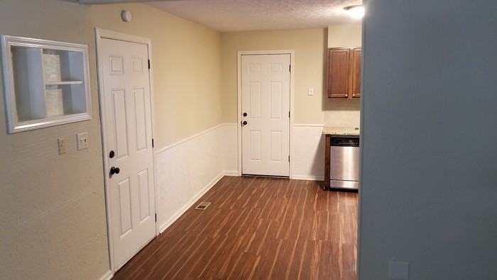 1315 N Viking Dr - Photo 2 of 6