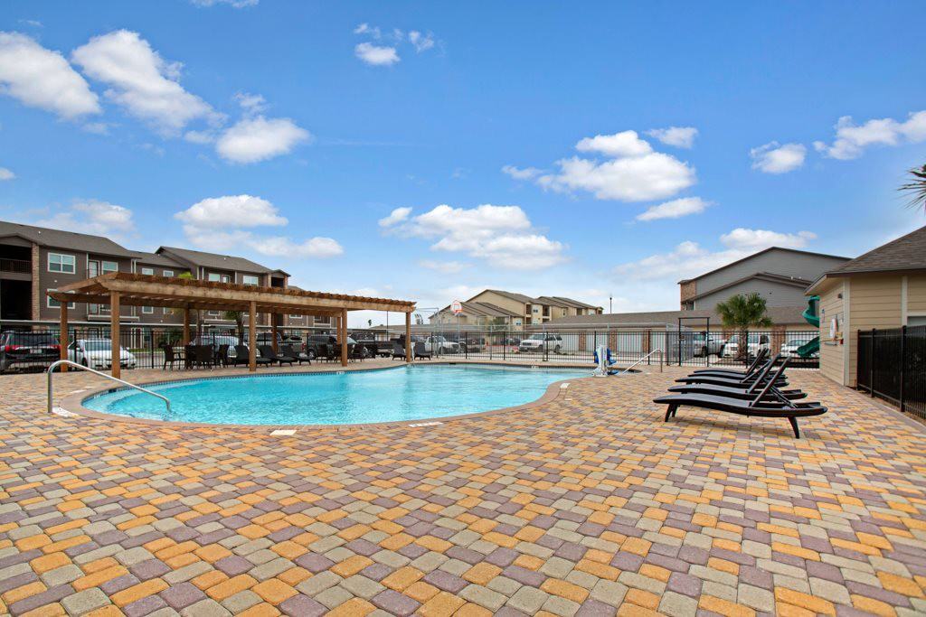 Vista Monterrey Apartment Homes - Photo 3 of 33