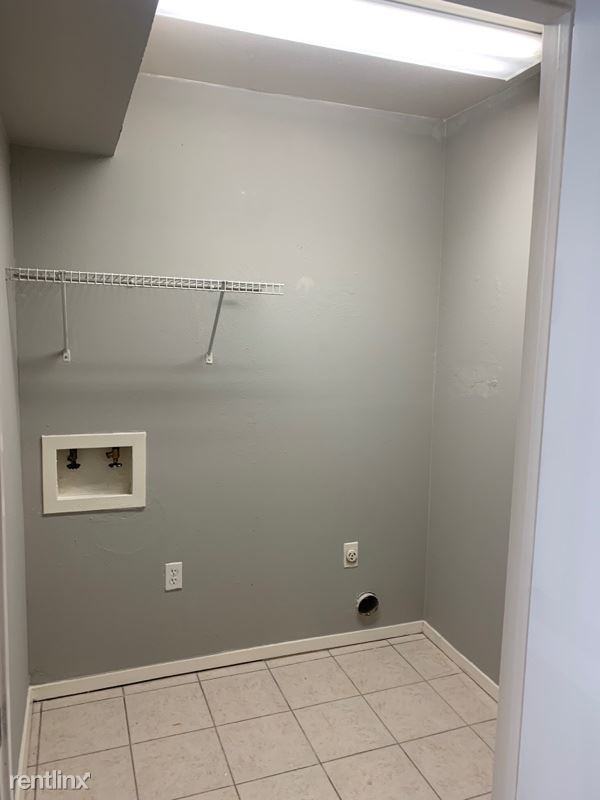 1500 Lakeshore 113 - Photo 2 of 7