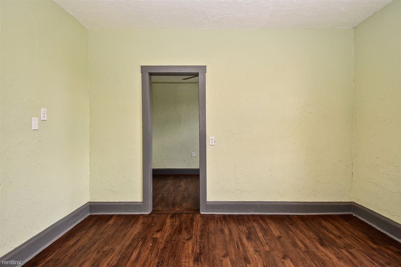 44 Colonial Parkway North - Photo 2 of 26