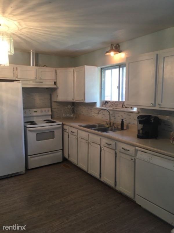 52 Elaine Cir - Photo 3 of 24