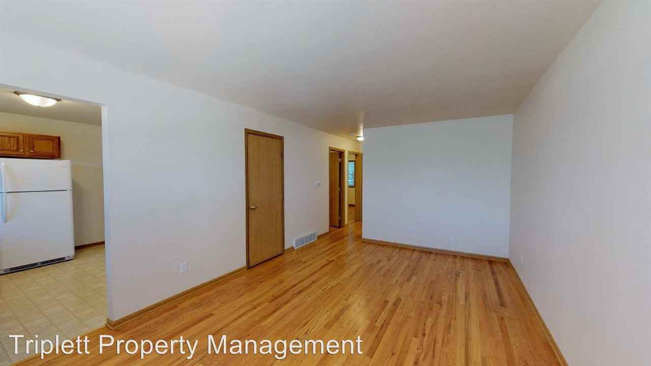 1110 28th Street - Photo 2 of 12