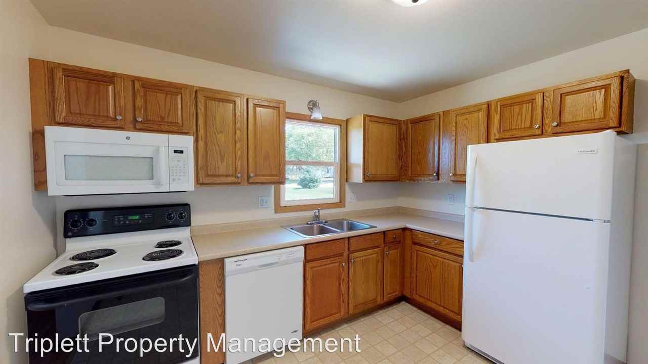 1110 28th Street - Photo 3 of 12