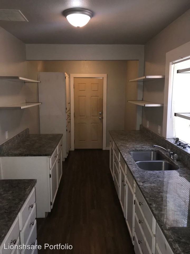 2417 21st St - Photo 3 of 9