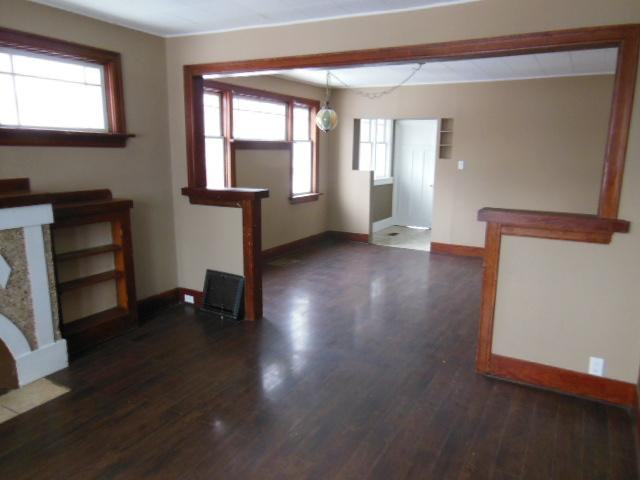 3836 Dewdney Ave - Photo 3 of 8