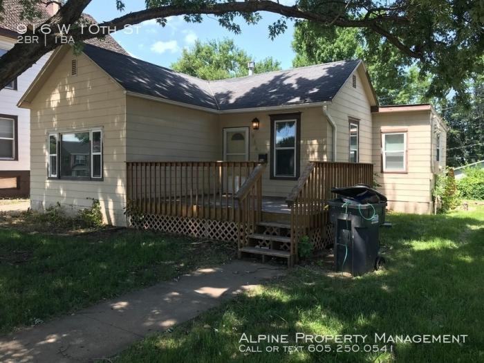 916 W 10th St - Photo 2 of 15