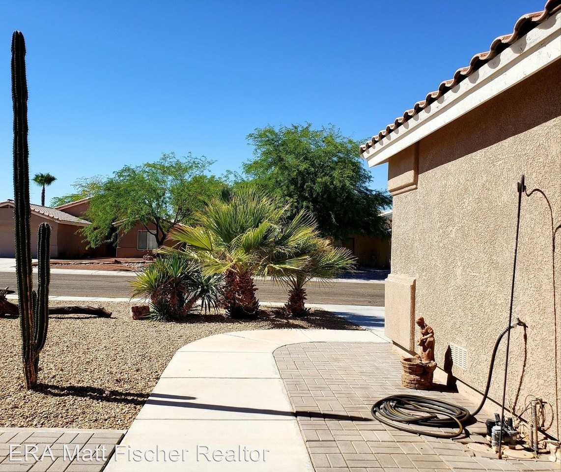 10556 E. 38th Ln. - Photo 3 of 21