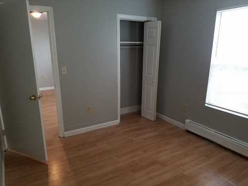 90 Pine St - Photo 3 of 6