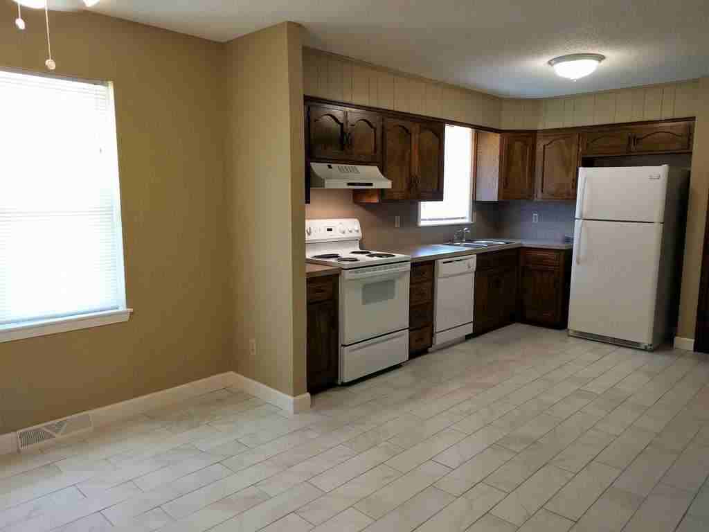 11605 Palmer Ave - Photo 3 of 10