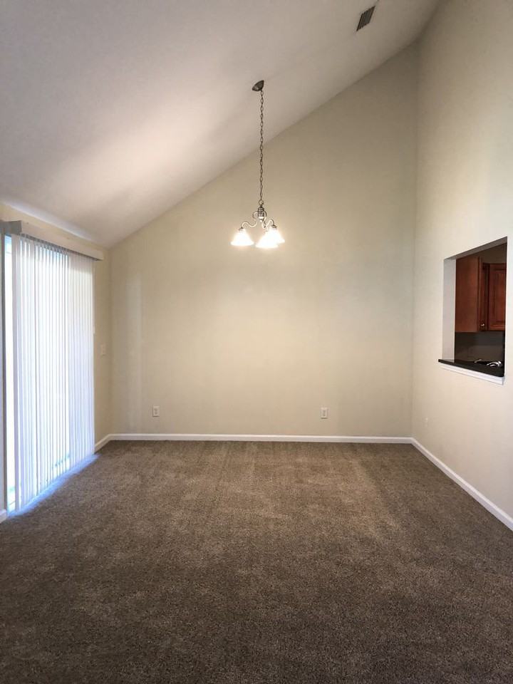 303 Gary Cr - Photo 3 of 11