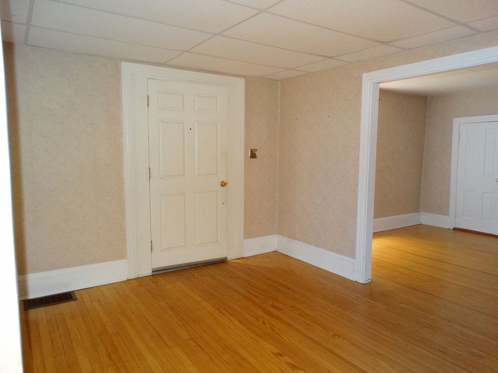 112 Lincoln Way W - Photo 2 of 17