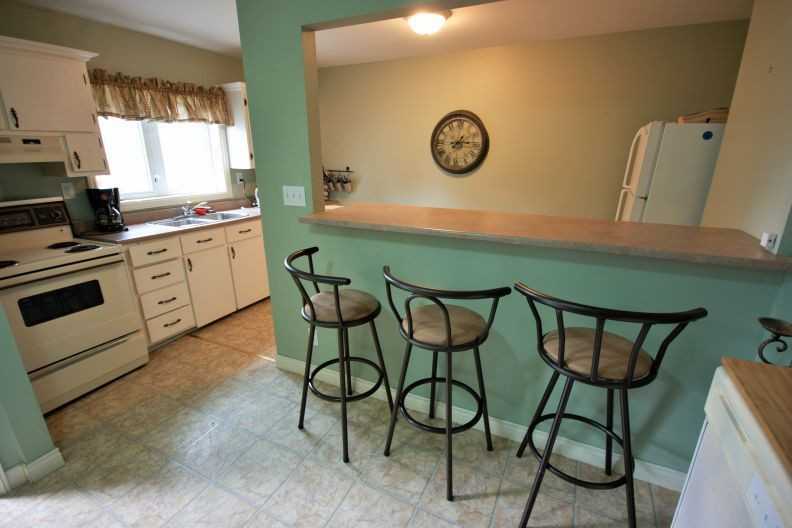 77 Campbell Ave Fully Furnished Townhouse with heat & light included - Photo 2 of 9