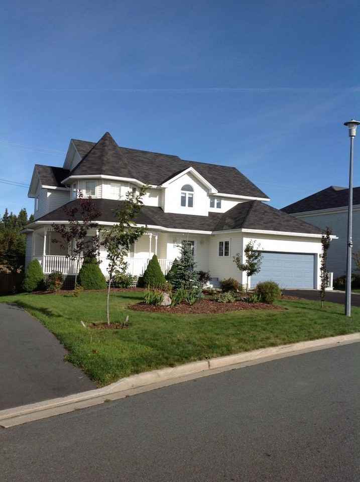 17 Cheyne Dr – Executive 5 Bdrm 3.5 Bath Home in King William Estates - Photo 2 of 13