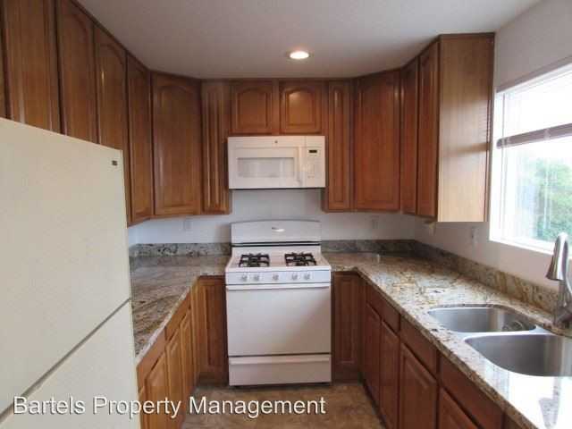 632 Alhambra St - Photo 3 of 11