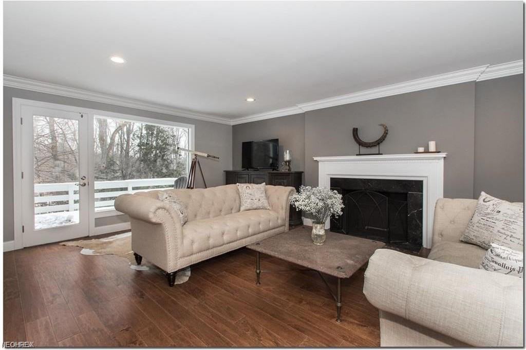 32205 Creekside Dr - Photo 3 of 19