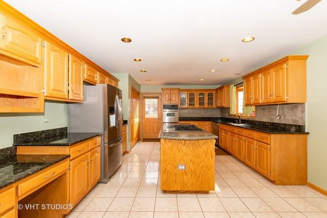 17312 Valley View - Photo 2 of 10