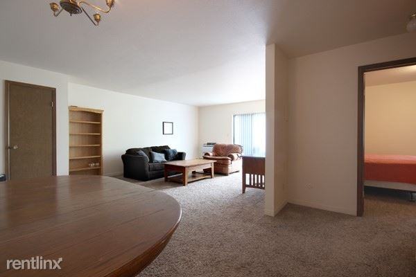 1305 Kirkwood Dr 302 - Photo 3 of 7