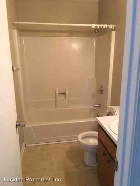 133 Jacobs Lane - Photo 3 of 9