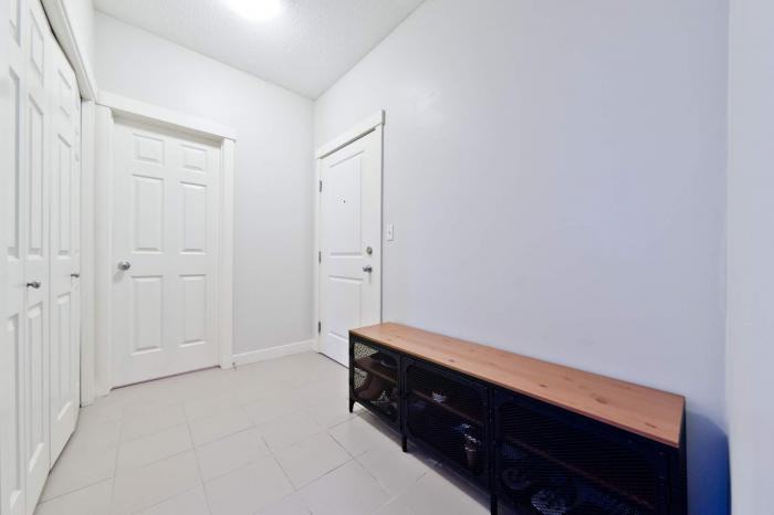 3950 46 Ave Nw - Photo 3 of 20