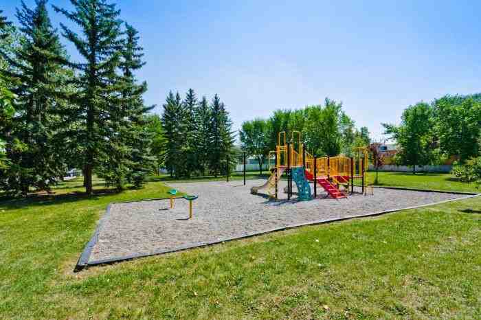 28 Mckerrell Cres Se - Photo 2 of 30