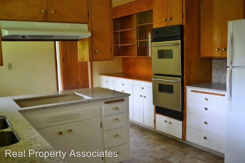 2210 Gibson Pl - Photo 3 of 11