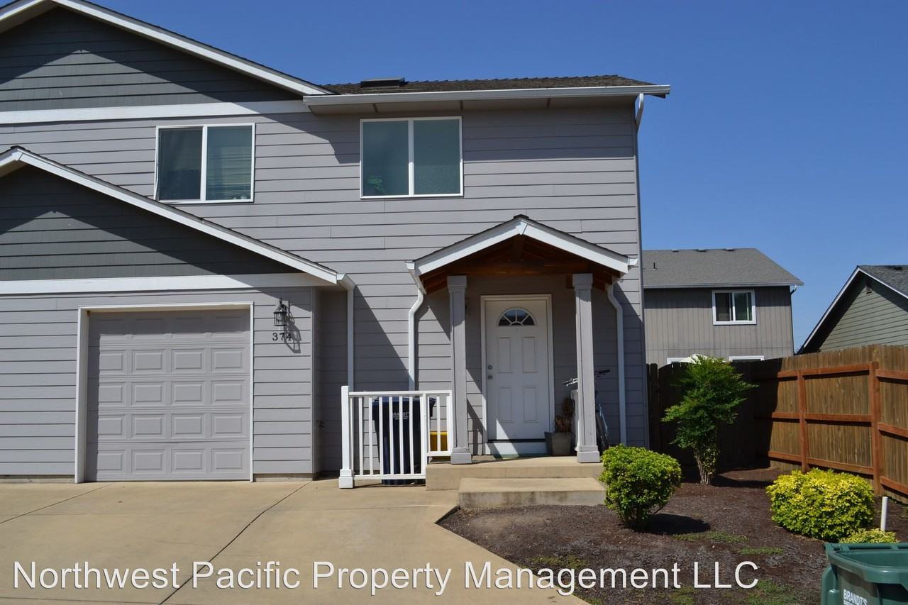 372 & 374 Tracy Court - Photo 2 of 24