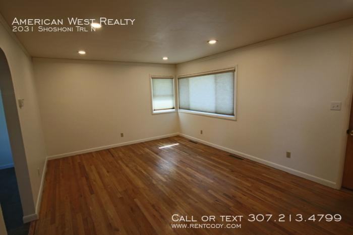 2031 Shoshoni Trl N - Photo 2 of 11