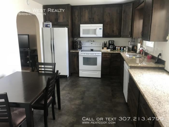 2031 Shoshoni Trl N - Photo 3 of 11