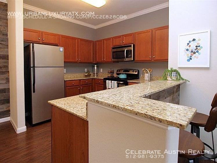 8822 290 W - Photo 2 of 19