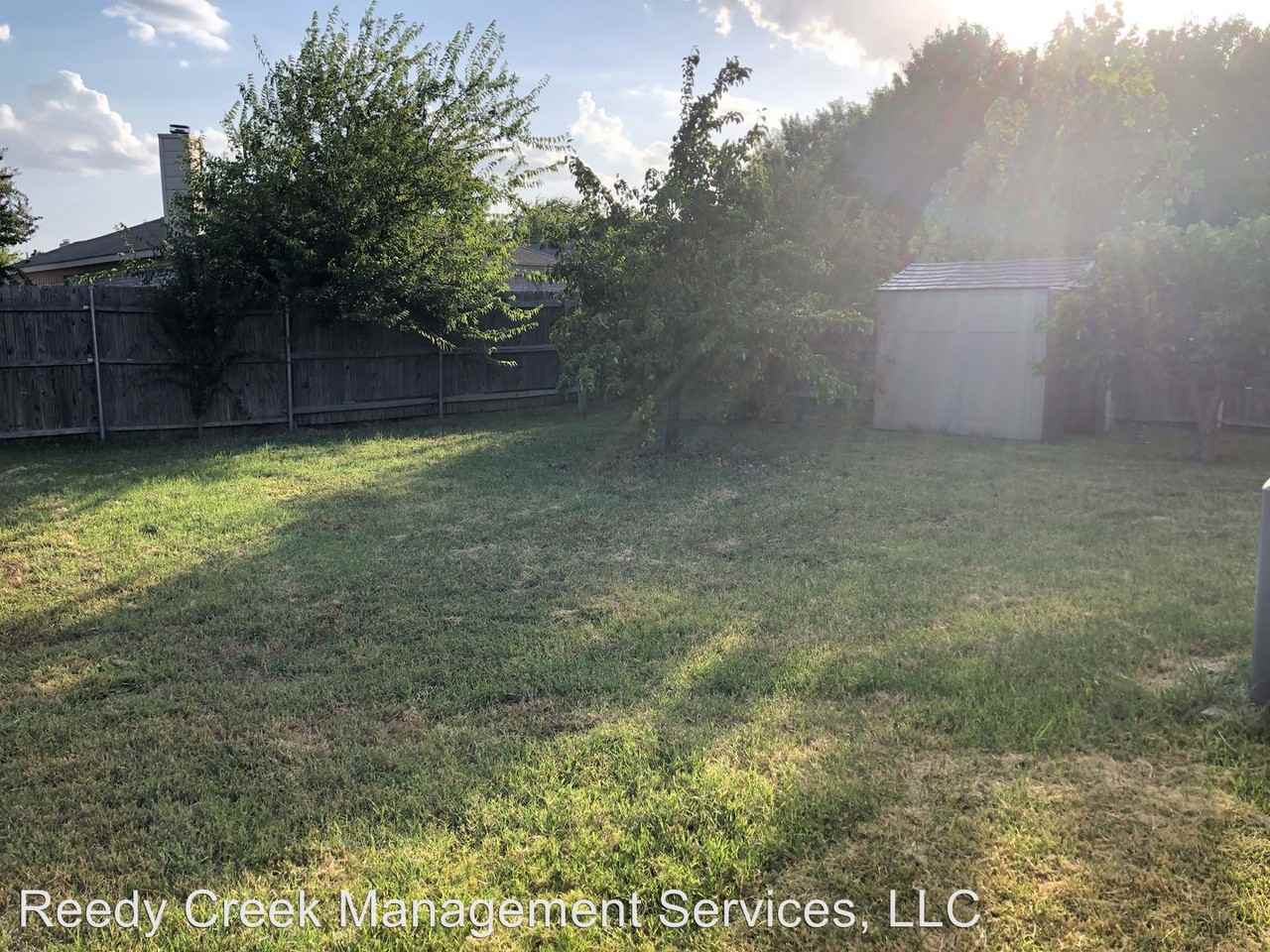 1820 Overland St - Photo 2 of 20