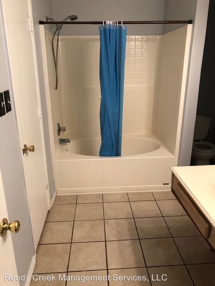 1820 Overland St - Photo 3 of 20